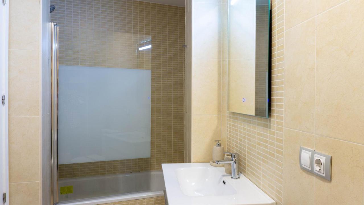 Luxury Apartment Dos Aceras マラガ エクステリア 写真